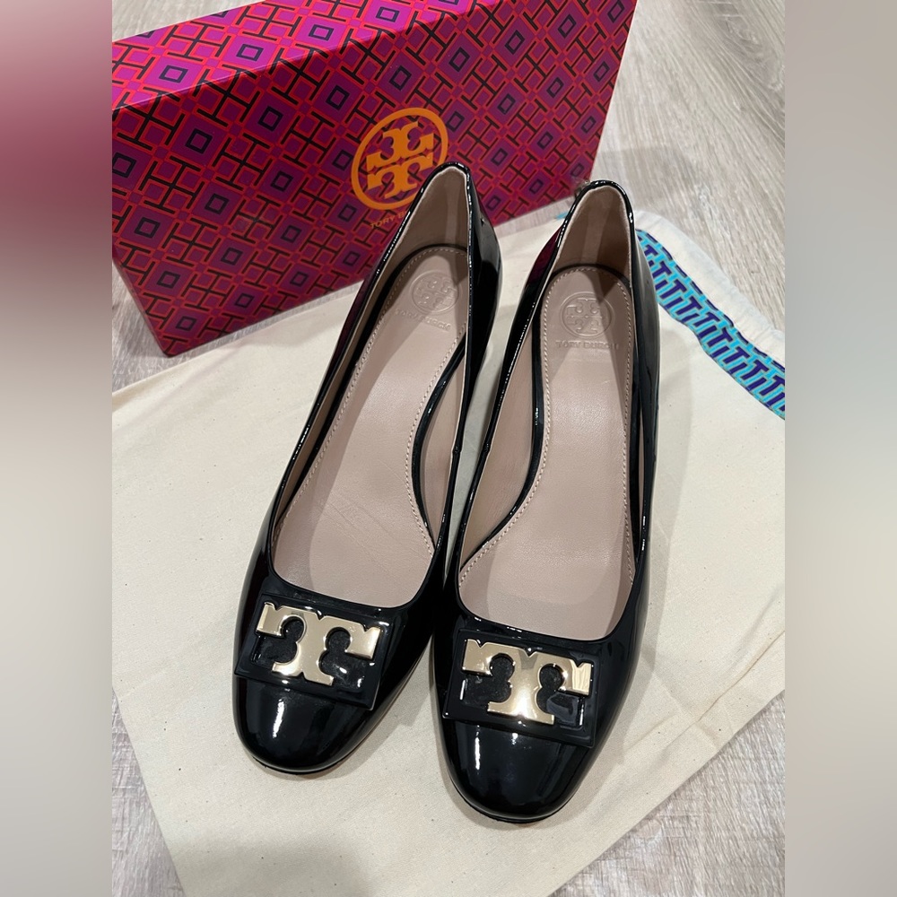 Auth Tory Burch GiGi 50mm Pump Heel Shoe Black Patent Style 32944 Size 8